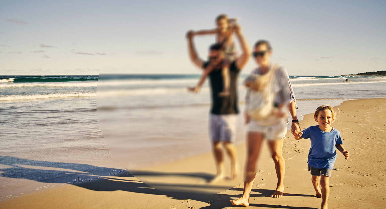 Age-related macular degeneration: Image of a happy family walking on the beach where the vision is blurred on one side of the periphery.